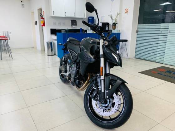 SUZUKI GSX-8S 